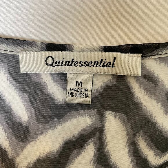 Zebra Print Blouse Size M Semi sheer Black and White Sleeveless Ruffle V Neck - Picture 6 of 8